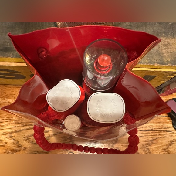 Bath & Body Works 4 items ~ You're the One Red Collection in a Reuseable bag - Picture 10 of 11